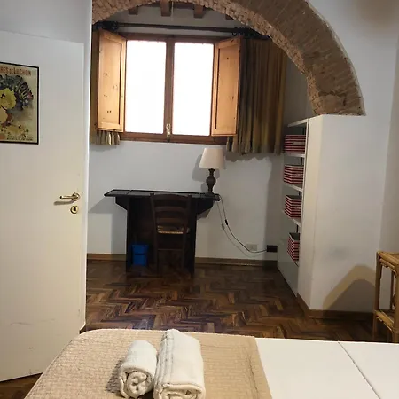 Coach 8 Apartment Florence