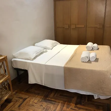 Coach 8 Apartment Florence