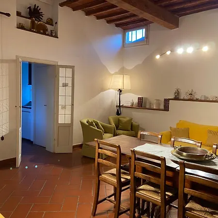 Coach 8 Apartment Florence